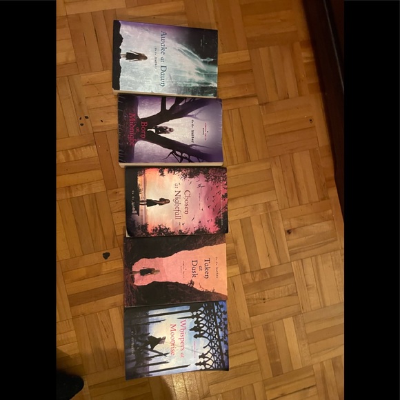 C hunter book series - Picture 1 of 2